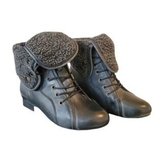 Diva Lounge Women’s Black Ankle Fur Combat Lace up Boots Size 5.5